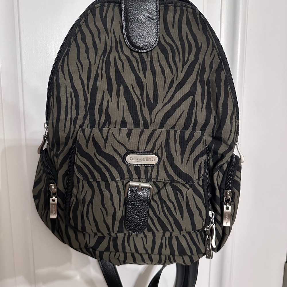 Baggallini small animal print NWOT tags backpack.